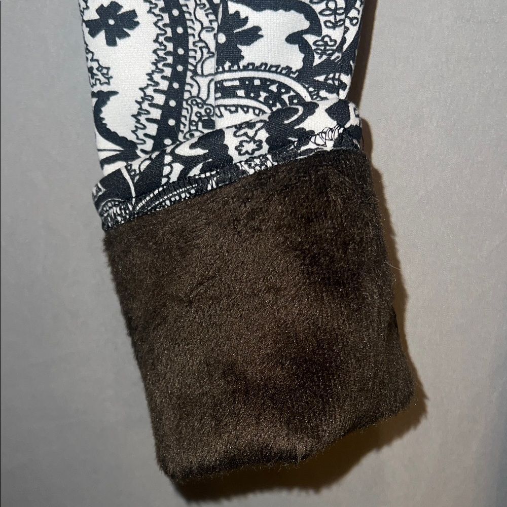 Cozy Casual Black and White Paisley Leggings - Picture 4 of 6